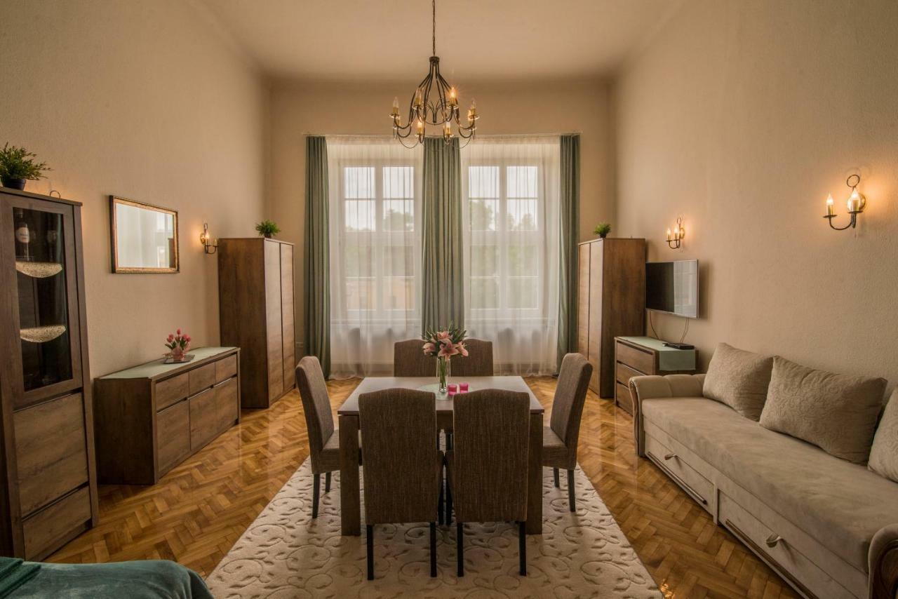 Suzy Apartman Eger Luaran gambar